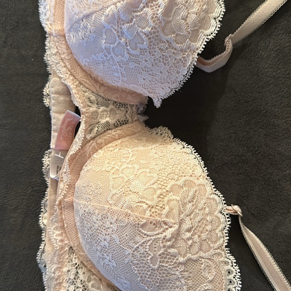 Victory Secret bra. Size 36b. Light pink - Picture 2 of 4